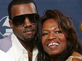 Kanye West rappe avec sa défunte mère, la vidéo émouvante de leur duo