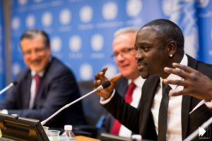 Akon apporte de la force au continent Africain !