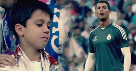 Cristiano Ronaldo son geste après atteint un enfant avec le ballon