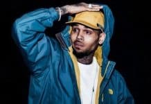 Chris Brown fait involontairement un geste trop osé sur scène