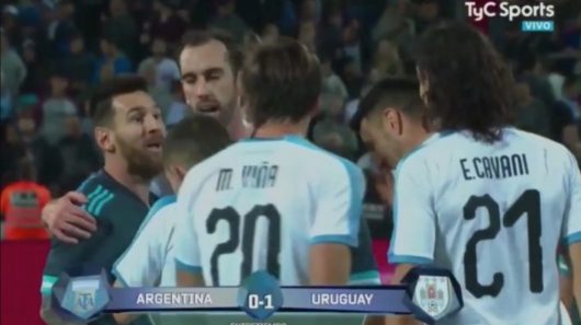 Cavani vs Messi : Viens te battre, l'attaquant du PSG s'explique sur son accrochage avec l'Argentin