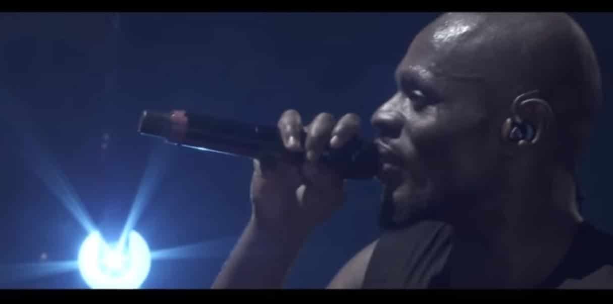 Kery James interprète en chœur avec 20 000 personnes Banlieusards à l'AccorHotels Arena