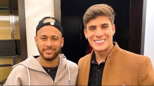 Neymar : son beau-père de 23 ans largué par sa mère parce qu'il préfère les hommes