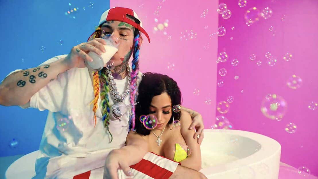 6ix9ine fait monter la température en très bonne compagnie ...