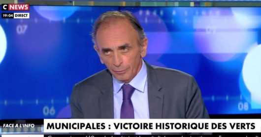 Eric Zemmour se fait détruire par les internautes pour avoir comparé les Verts au vert de l’Islam