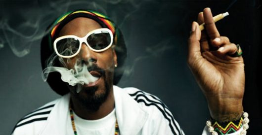 Snoop Dogg : son rouleur de joints de personnel est payé 50.000$/an