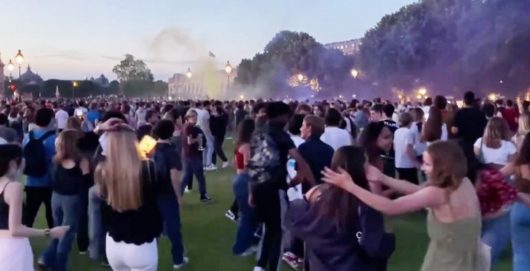 Des milliers de jeunes organisent une soirée Projet X à Paris, la police intervient