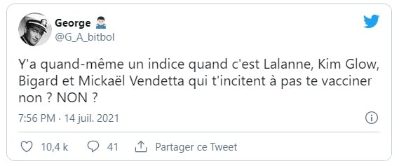Kim Glow milite contre la vaccination et se fait détruire par les Twittos