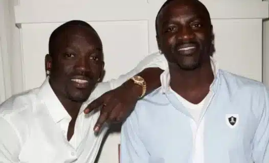 Akon remplacé par son frère pour ses concerts quand il avait mieux à faire