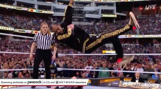 Snoop Dogg fait sensation en se battant sur le ring au Wrestlemania