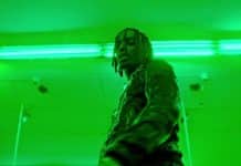 La tenue « body-string » bizarre de Playboi Carti scandalise