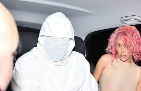 Bianca Censori s'exhibe encore dans une tenue osée transparente