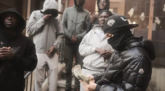 Anyme fait sensation avec son clip filmé à New-York entouré de membres des Bloods 