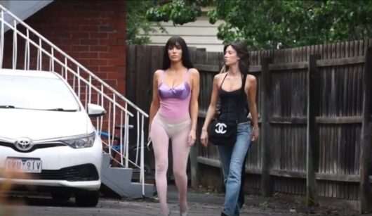 Bianca Censori choque encore avec son nouveau look extravagant