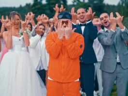 Jul qui débarque dans un mariage pour le clip « Je t’aime »