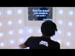 Youssoupha sur Canal + dans dans « La boite à questions »